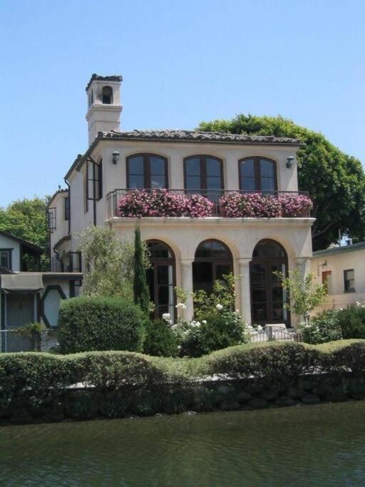 Vakantiehuis Elegant Mediterranean Waterfront Los Angeles